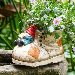 1pc Creative Distressed Shoes Succulent Flower Pot, Unique Flower Planting Pot, Resin Boots Vase Crafts, Suitable For Yard Garden Balcony Beautification Decor, Home Decor