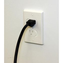 Qdos Universal Self-Closing Outlet Cover - White