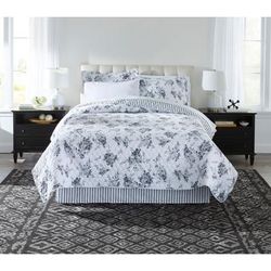 Reversible 8-Pc. Bed In A Bag Quilt Set by BrylaneHome in Black White Floral (Size KING)