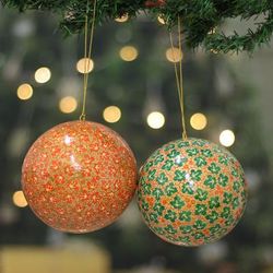 'Leafy-Patterned 2-Piece Christmas Papier Mache Ornament Set'