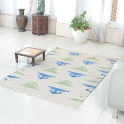 Winter Crowns,'Fringed Blue and Green Wool Dhurrie Rug Woven in India (4x6)'
