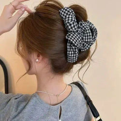 1 Large Black and White Checkered Hair Clip, Women's Retro Elegant and Simple Ponytail Accessory, Autumn and Winter Style, Suitable for Women with Thick Hair