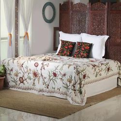 'Wool Embroidered Twin-Sized Bedspread with Floral Pattern'