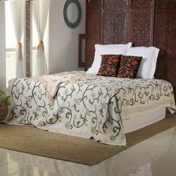 'Twin-Sized 100% Cotton Bedspread with Floral Wool Embroidery'