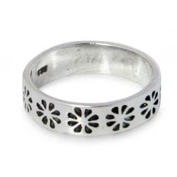 'Daisy Shadow' - Handcrafted Floral Sterling Silver Band Ring