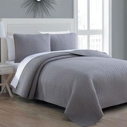 Estate Collection Tristan Quilt Set by American Home Fashion in Dove Grey (Size FL/QUE)