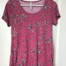 Lularoe Tops | Lularoe Classic Tee, Xs, Roses Print! Euc | Color: Cream/Red | Size: Xs