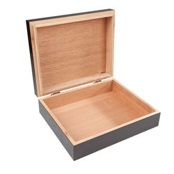 Old World Antique Humidor - 20 Capacity - Mahogany