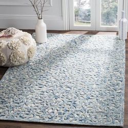 Martha Stewart by SAFAVIEH Handmade Siegharda Wool Rug