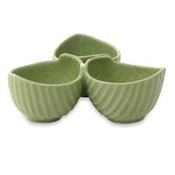 Ceramic snack bowl, 'Jungle Banana Leaf'