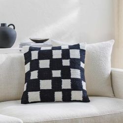 Lucie 18" Square Modern Wool Black/White Throw Pillow - Boutique Rugs