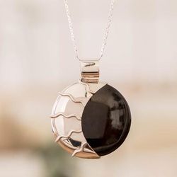 'Sun and Moon-Themed Black and Green Jade Reversible Necklace'