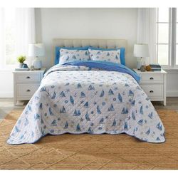 BH Studio Scalloped Hem Bedspread by BrylaneHome in White Sailboats (Size TWIN)