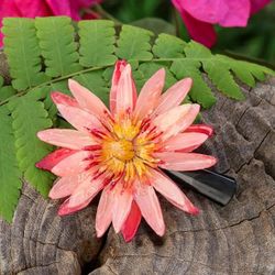 'Floral Resin-Coated Red Water Lily Stainless Steel Hair Clip'