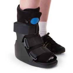 Medline Deluxe Pneumatic Leg Walker, Short, Size M, 1 EA (ORT28620M)
