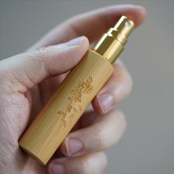 TEMU 1pc Bamboo Glass Spray Bottle, 10ml Refillable Atomizer, Pvc-free, Unscented, Decorative Chinese Style Floral Engraving, Essential Oil Perfume Mist Dispenser With Protective Cap