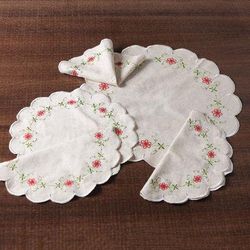'Floral Embroidered 5-Piece Alabaster Cotton Placemat Set'