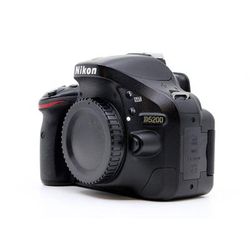 Used Nikon D5200