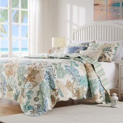 Atlantis Finely Stitched Quilt Set with Decorative Pillows by Greenland Home Fashions in Jade (Size KING)