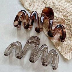 Trendy Y2K Hair Clips For Women,Large 11cm Glossy Wavy Claw Clips Amber Brown, 2PCS,Minimalist 90s Retro Hair Accessory 2pcs size Fits All