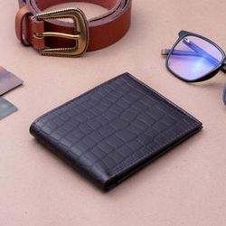 'Crocodile-Patterned 100% Leather Bi-Fold Wallet in Brown'
