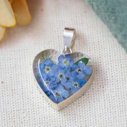 'Heart-Shaped Natural Forget-Me-Not Flower and Resin Pendant'
