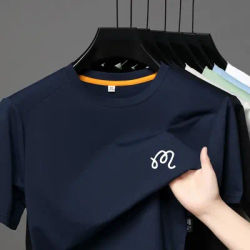 T-shirt Homme Col Rond Manches Courtes Design Haut de Gamme Nouveau Imprimé Lettres Séchage Rapide Demi-Manches Décontracté Tendance Vêtement Masculin Haut de Gamme
