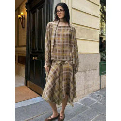 Ensembles de jupes mi-longues à carreaux printemps 2026 pour femmes, élégant haut à col écharpe à épaules dénudées, cape, hauts décontractés, jupe mi-longue, streetwear
