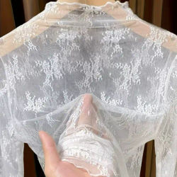 Chemise en dentelle pour femme, t-shirt élégant semi-transparent, doux et lisse, haute élasticité, confortable et respirant