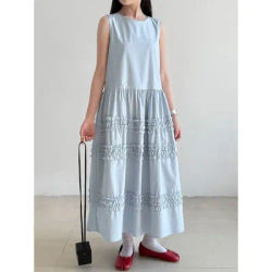 O cou bleu doux en bois oreille couture gilet longue robe femmes printemps été dentelle laminée français blanc sans manches gâteau robe