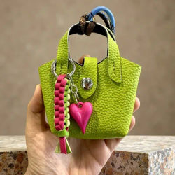 Adorable mini sac à main en cuir PU - Pochette pour AirPods, pièces de monnaie et rouge à lèvres - Accessoire bohème/Y2K tressé à la main pour sac - Cadeau pour fille