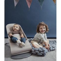 BabyBjrn Bouncer Bliss, Dark Gray Frame Classic Quilt Cotton Sand Gray