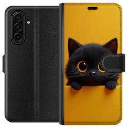 Kompatibelt Lommeboketui til Samsung Galaxy A17 5G Søt svart katt med store øyne på gul bakgrunn - minimalistisk dyreillustrasjon med varm farge og m