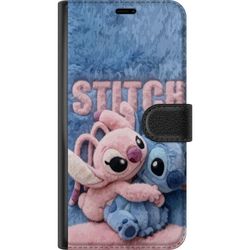 Kompatibelt Lommeboketui til Xiaomi Redmi 14C Fluffy Stitch og Angel omfavner på en myk pelsflate med pastellfarger som skaper en varm koselig følels