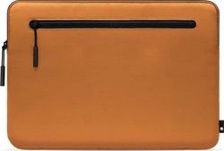 Incase Compact Sleeve etui i Flight Nylon med glidelås for MacBook Pro (13" 2022-2012) & MacBook Air (13" 2022-2018) – Cognac Amber