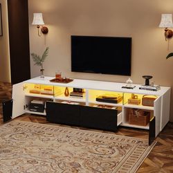 WELLTIN 180 cm Högglans TV-bänk, Svart och Vit Modern TV-möbel med Appstyrd LED-belysning, TV-skåp för 80 tums TV i Vardagsrummet