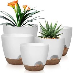 Fem plastikurtepotter, der måler henholdsvis 18/16,5/15,2/14/12,7 cm. Hver potte har en underskål. Selvvandende plastikurtepotter/plantepotter. til...