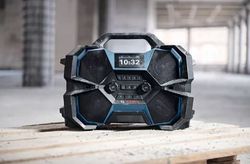 Bosch Akku-radio GPB 18VH-6 SRC Professional 18V med laddningsfunktion, DAB+, FM, Bluetooth och AUX, L-BOXX-kompatibel, 06014A6200