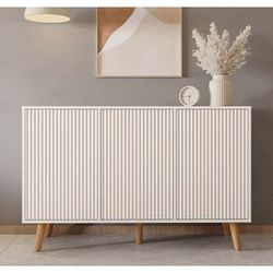 DESIGN AMEUBLEMENT - Lågt skåp modernt - 3 räfflade dörrar - Vitt - Melamin - 120x76x40 cm