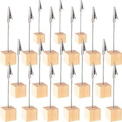 Fotoklämmor med träbas – 20-pack – perfekt att använda som bordsnummerkort, prislappar eller anteckningar – lämplig för bröllop, kontor eller butiker.