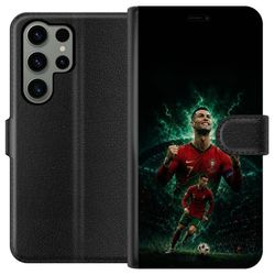 Kompatibelt Lommeboketui til Samsung Galaxy S23 Ultra Cristiano Ronaldo i et portugisisk fotballmotiv med rød kampdrakt, fotball og dramatisk grønn b