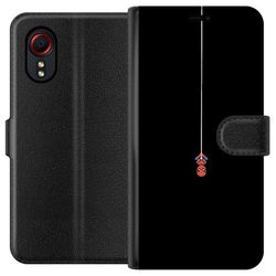 Kompatibelt Lommeboketui til Samsung Galaxy Xcover 5 Enkel pixellustrasjon av figur i retrostil som henger vertikalt mot mørk bakgrunn