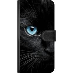 Kompatibelt Lommeboketui til Google Pixel 8 Pro Nærbilde av en svart katt med et lysende blått øye i en elegant og detaljrik komposisjon