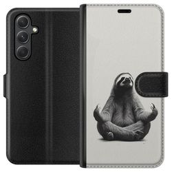 Kompatibelt Lommeboketui til Samsung Galaxy A05s Lasende i meditasjon, sjarmerende rolig design som kombinerer humor, avslapning og søt estetikk i pe
