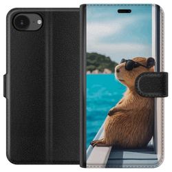 Kompatibelt Lommeboketui til Apple iPhone 16e Kapybara ved havet med solbriller humoristisk sjarmerende design med avslappet feriefølelse