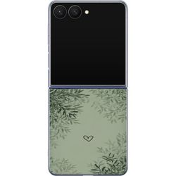 Kompatibelt Mobildeksel til Samsung Galaxy Z Flip7 Grønn minimalistisk bakgrunn med enkelt hjerte, botaniske blader og myke naturlige skygger