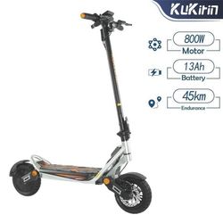 Elscootern KuKirin A1 för vuxna har en 800W motor, en topphastighet på 45 km/h, en räckvidd på 42 km och är hopfällbar, vilket gör den lämplig för pendling och resor i förorten.