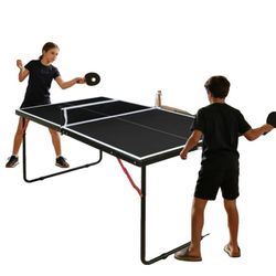 Foldbar Bordtennisbord, 137,2 cm / 4,5 ft, MDF Plade Materiale, Bærbar til Indendørs/Udendørs Brug, Justerbare Ben, Gummisugekopper