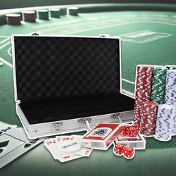 Pokkersæt i kuffert med 300 chips
