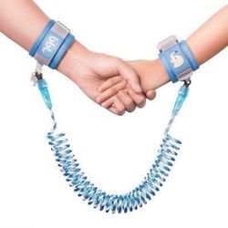 Taaperon turvavaljaat kävelevät talutushihnassa, kadonnut rannelinkki, lasten talutushihnan turvalliset valjaat